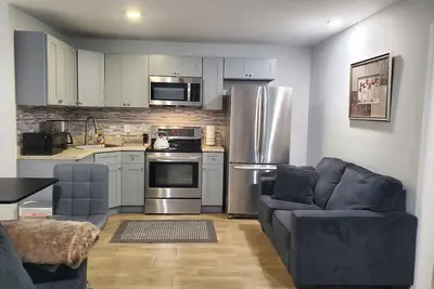 \nCharming 2-Bedroom Apartment w/ Private Bath & Sofa Bed: Near Nyc & Ewr
