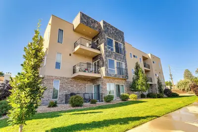 Image de Pet-Friendly Condo w\/ Balcony ~ 17 Mi to Denver