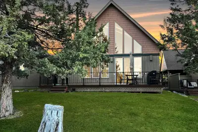 Robin Hood Retreat - 3 Br, 2 Bath Chalet in Eagle Crest w/ Level 2 Ev charging