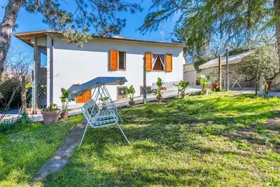 Image de Belle maison de vacances privée pour 4 personnes avec Wifi, patio et animaux admis