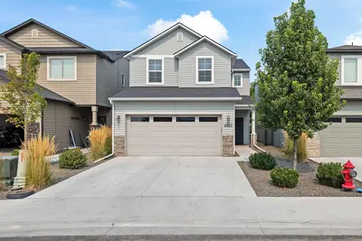 Image de Spacious and Peaceful 4br/2. 5 House with Modern Comforts and Private Yard