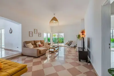 Image de Belle maison de vacances privée avec piscine privée, climatisation, Wifi, Tv, terrasse et parking