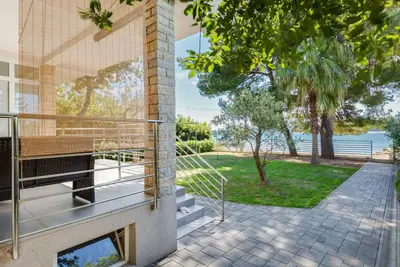 Image de Bel appartement pour 4 personnes avec climatisation, Wifi, bain à remous, Tv et terrasse