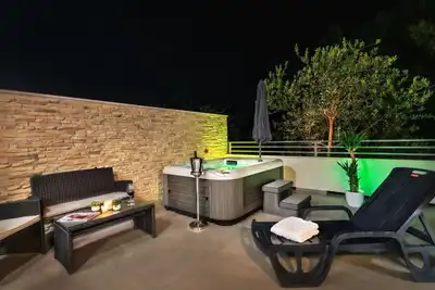 Image de Agréable appartement pour 4 personnes avec bain à remous, climatisation, Wifi, Tv et terrasse
