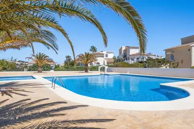 Image de Belle maison de vacances privée avec piscine, Wifi, climatisation, Tv et patio