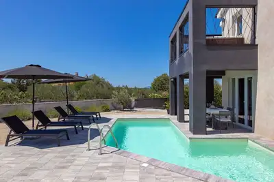 Image de Maison de vacances avec piscine privée, bain à remous, Wifi, climatisation, Tv, terrasse