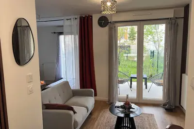 Appartement avec térrasse et jardin proche Disney, vallée village et golf