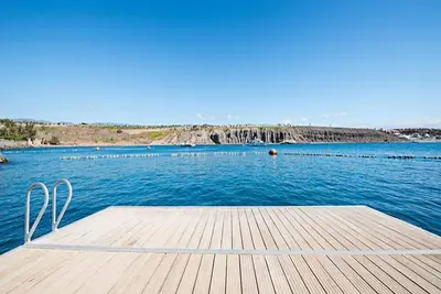 Joli appartement pour 4 personnes avec piscine, climatisation, Wifi, Tv, patio et parking
