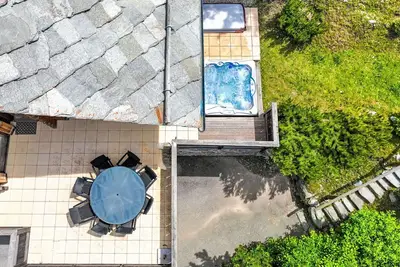 Image de Merveilleuse maison de vacances privée pour 10 personnes avec bain à remous, Wifi, Tv et terrasse
