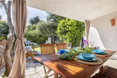 Appartement dans une maison de vacances avec climatisation, Wifi, Tv, patio, animaux admis, parking