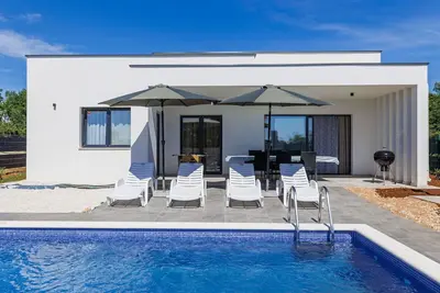 Image de Maison de vacances privée avec Wifi, piscine privée, climatisation, Tv, terrasse, animaux admis