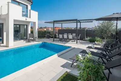 Image de Maison de vacances privée avec Wifi, piscine privée, climatisation, Tv, terrasse, animaux admis