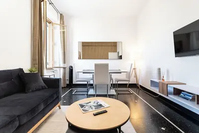 Image de Elegant Apartment 5 Minutes from Downtown + City View
