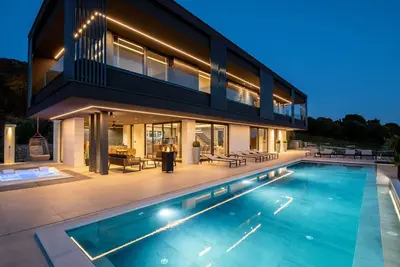 Image de Maison de vacances privée avec Wifi, bain à remous, climatisation, piscine privée, Tv, terrasse