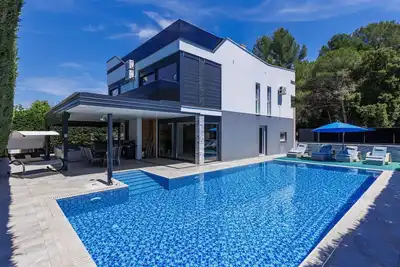 Image de Maison de vacances privée avec climatisation, bain à remous, Wifi, piscine privée, Tv, terrasse