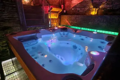 Image de Magnifique maison de vacances privée avec bain à remous, Wifi, Tv, patio, animaux admis et parking