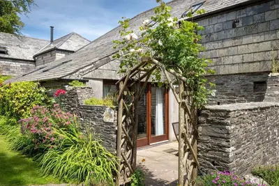 Image de Merveilleuse maison de vacances privée avec Wifi, bain à remous, patio, animaux admis et parking