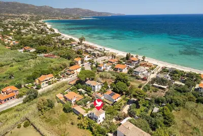 Magnifique maison de vacances privée avec climatisation, Wifi, Tv, patio et parking