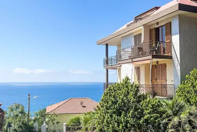 Image de Joli appartement pour 3 personnes avec piscine, Tv, balcon, animaux admis et parking