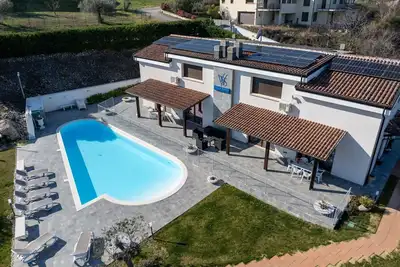 Image de Confortable appartement dans une maison de vacances avec piscine, Wifi, climatisation, Tv, patio