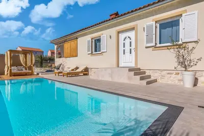 Image de Maison de vacances privée avec piscine privée, Wifi, climatisation, Tv, terrasse, animaux admis
