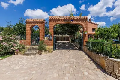 Image de Bel appartement avec piscine privée, climatisation, Wifi, Tv, animaux admis et parking