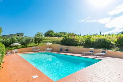 Image de Agréable appartement dans une maison de vacances avec piscine, climatisation, Wifi, Tv, patio