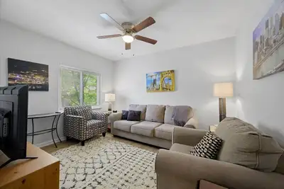 Image de Modern Mt. Washington Retreat- Off Street Parking