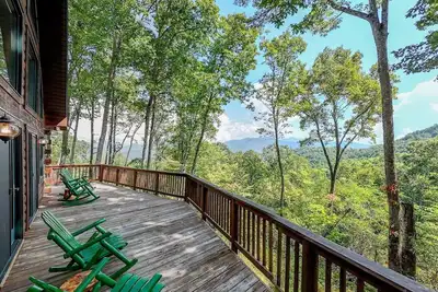 Image de Experience serene mountain views at Hazey View