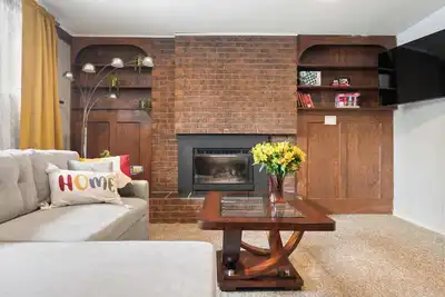 Image de 2br Cozy Suite• Fireplace• Yoga Studio• Free Banff Pass• Parking• Netflix!