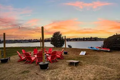 Image de Oceanfront | Firepit | Gameroom | Pets | King Bed