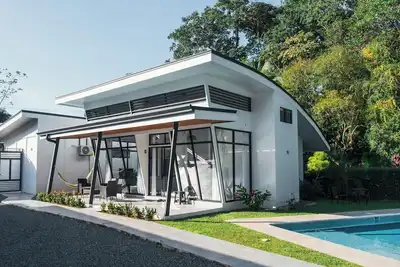 Image de Elegant house with a pool in the center of Uvita.