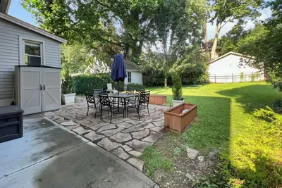 Cute & Cozy 2 bed 1. 5 bath Oakley