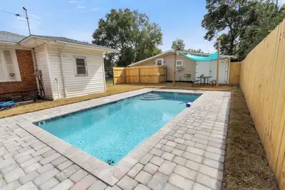 Image de Beautiful heated pool(shared), games, and plenty of space for the entire family!
