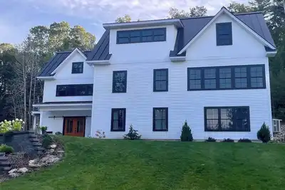 Image de Tranquil lakeside and trailside 5-bedroom house in Lee with gourmet kitchen.