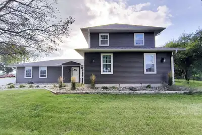 Image de Spacious Updated Farmhouse with King Beds, WiFi, Ac, Ping Pong, Yard, & Smart Tv