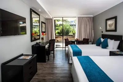 Image de Go on Safari in South Africa! Shuttle Service, Free Parking and Outdoor Pool!