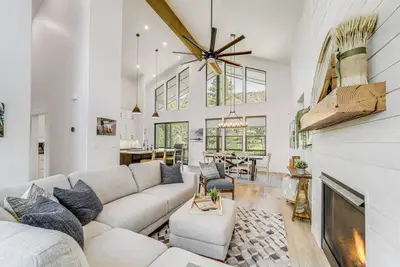 Image de Luxe Pine Home w/ Tonto National Forest Access!