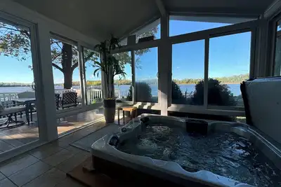 Image de Charming Lakefront House with Hot Tub, Fire Pit, Kayak, and Fishing