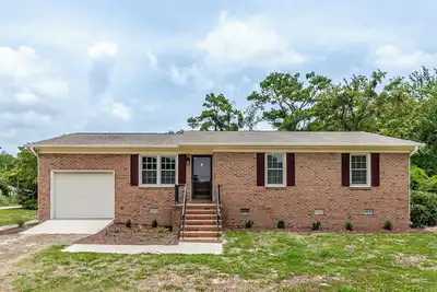3br, 2ba: Beautiful Coastal Escape Near Beach, Downtown, Shopping, Restaurants!