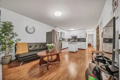 Image de 2Bed1Bath Guest Suite in Surrey Close to Highway. Only 30 min drive to Downtown!