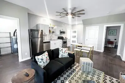 Image de Modern Historic Downtown Apartment