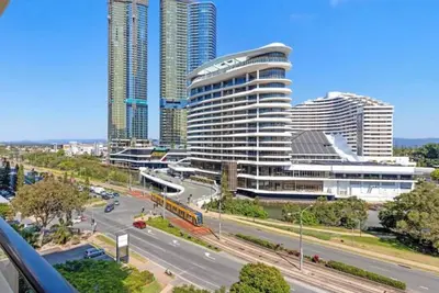 Park Views & Luxe Amenities in Broadbeach