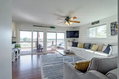 Image de Cozy Lakefront 3 Bedroom- Fishing, Kayaking, Hiking & Boating!