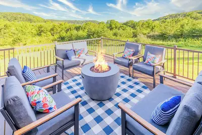 Image de Golden Meadows Escape: A Luxurious Country Retreat