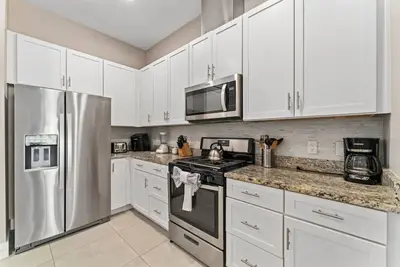 Image de 4bd All Suites Home with Bbq minutes from Disney