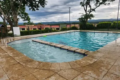 Image de Family house in Paseo del Prado, with access to swimming pool.