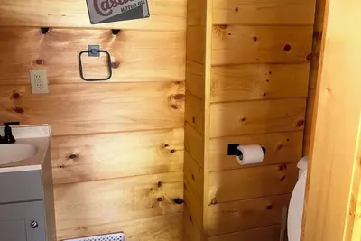 Image de 1 Room Cabin- \" The Garage\"