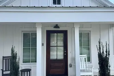 Image de New Luxury 1br Cottage in Downtown Auburn Cottage District!