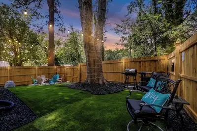 Image de Rare Find Atlanta Retreat, Dec 23-26 Open w/Fire Pit, Patio, Backyard+Ev Charger
